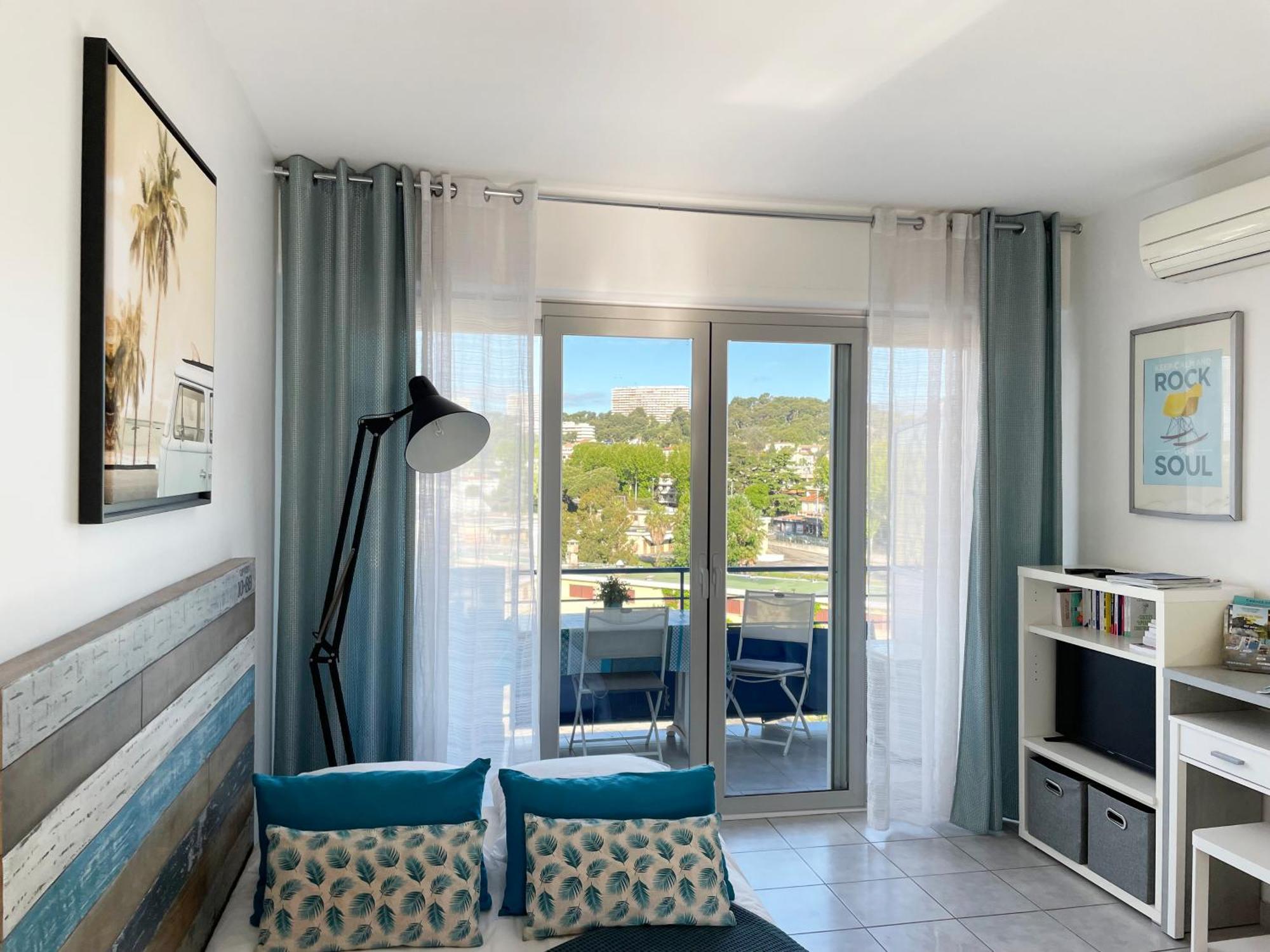 Plage Et Hippodrome Apartment Cagnes-sur-Mer Ngoại thất bức ảnh